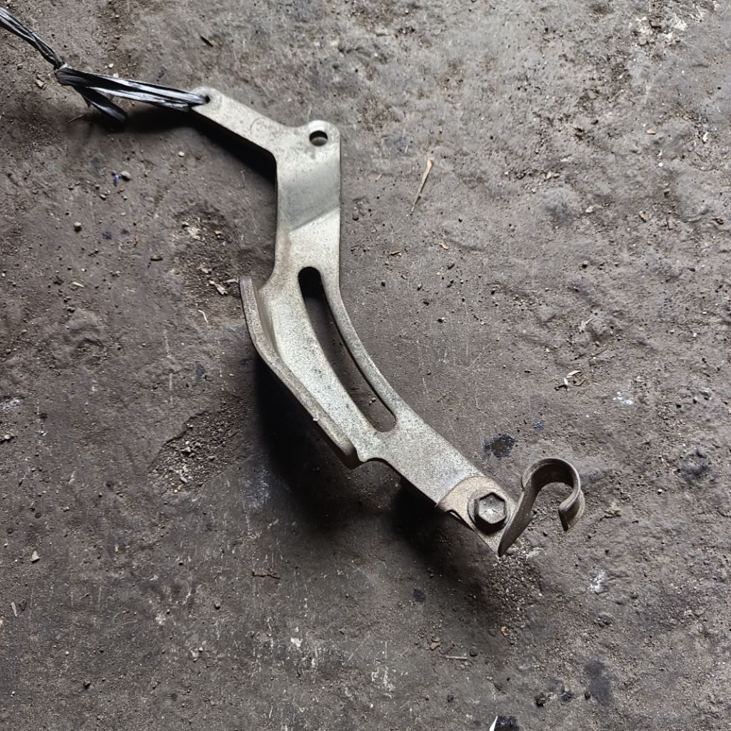 Bracket Stelan Dinamo Amper Futura/APV Original copotan