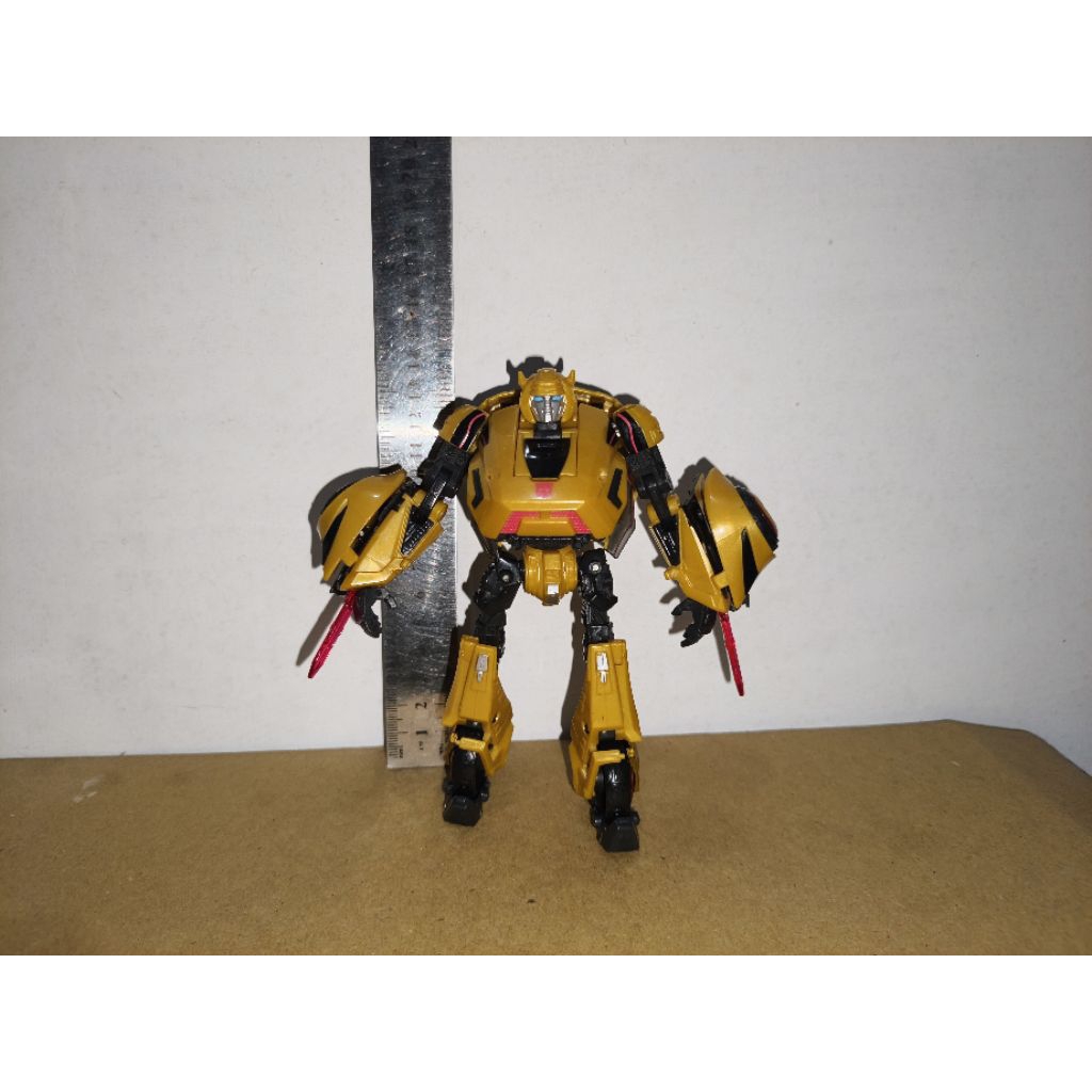 Transformers Bumblebee Generation WFC War For Cybertron Hasbro