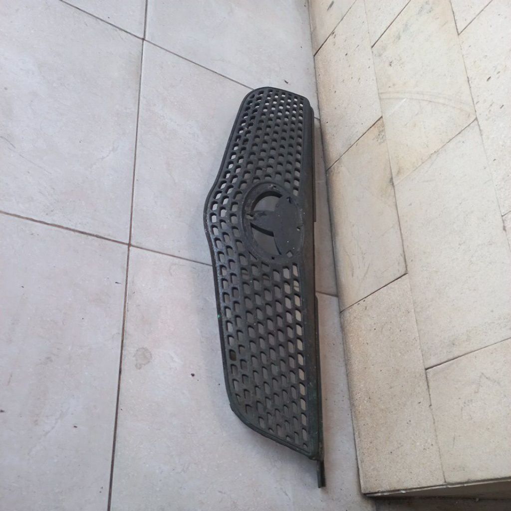 Grill Vios Limo Limo 2006 sd 2007 original