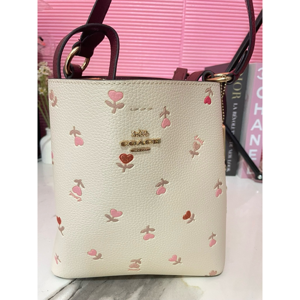 Small Town Bucket Bag With Heart Floral Print (C2811)