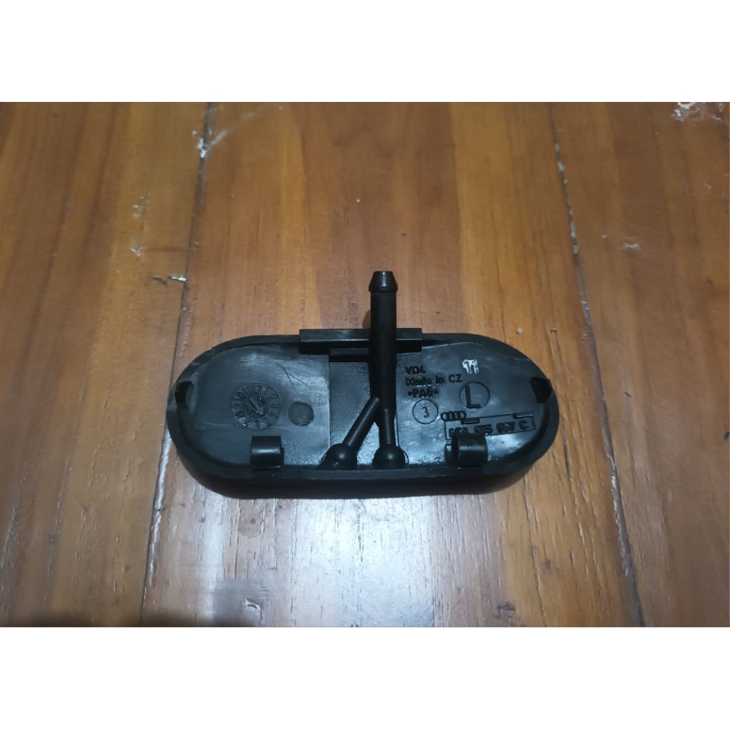 Nosel semprotan air wiper mobil Audi