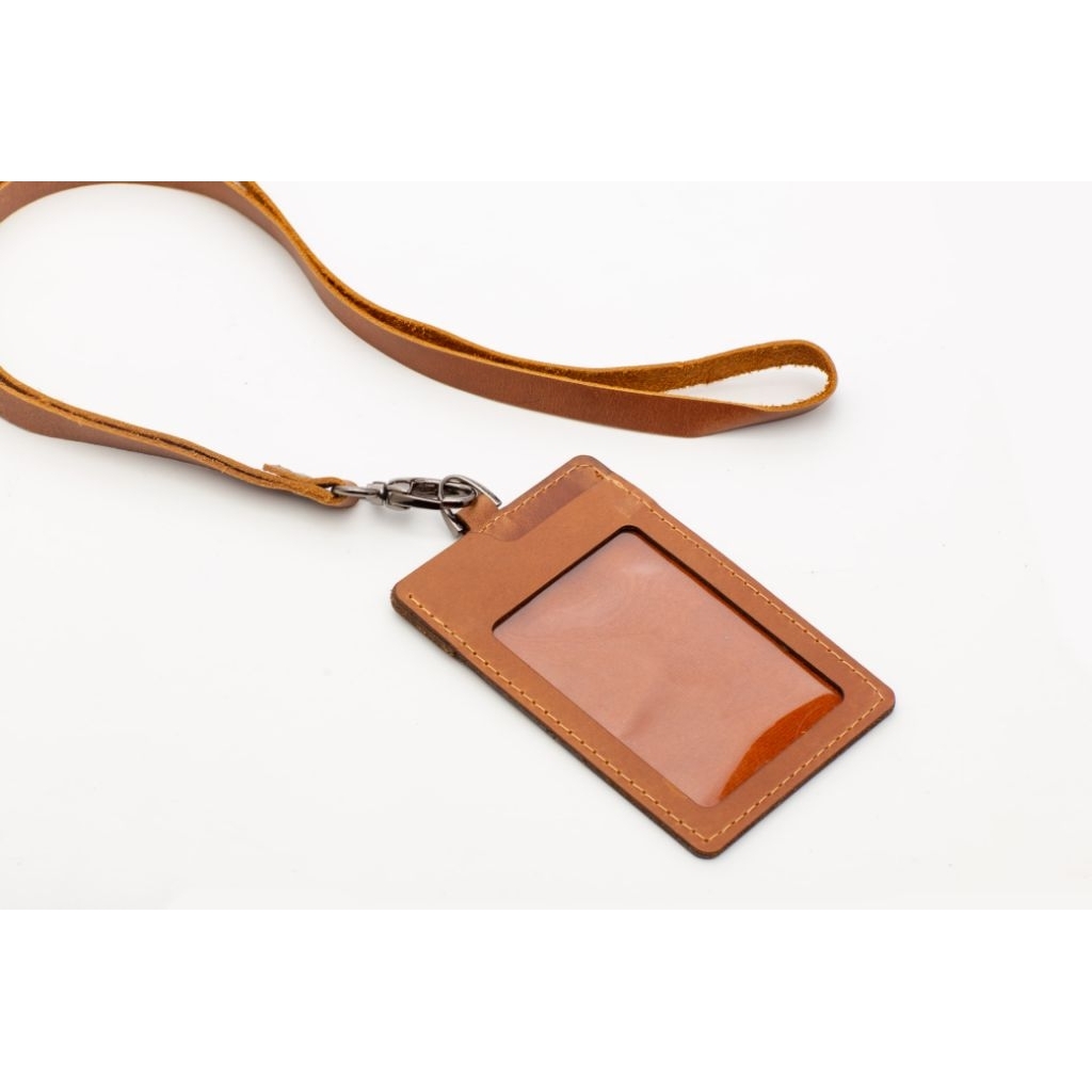 

Lanyard Kulit Asli Pria Wanita – Tempat ID Card & Slot Kartu – DAVA Lanyard Genova