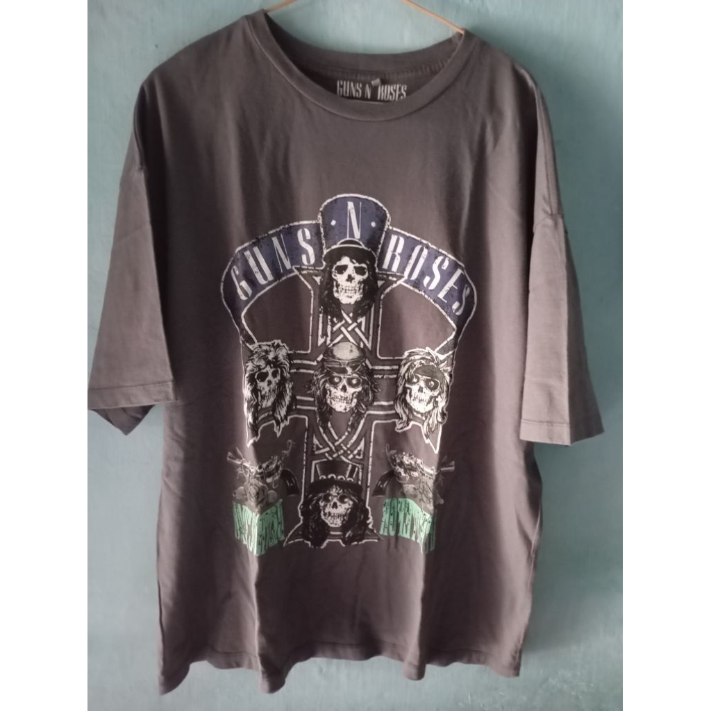 kaos guns n roses x pull & bear