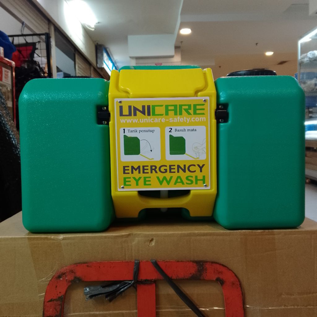 UNICARE - Emergency Eyewash Portable 8 Gallons 30Liter UNICARE