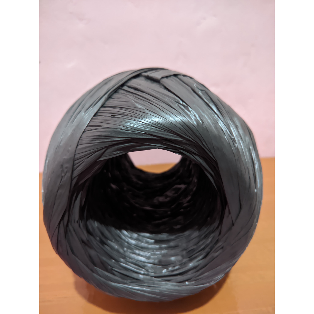 

TALI RAFIA HITAM TEBAL 1KG