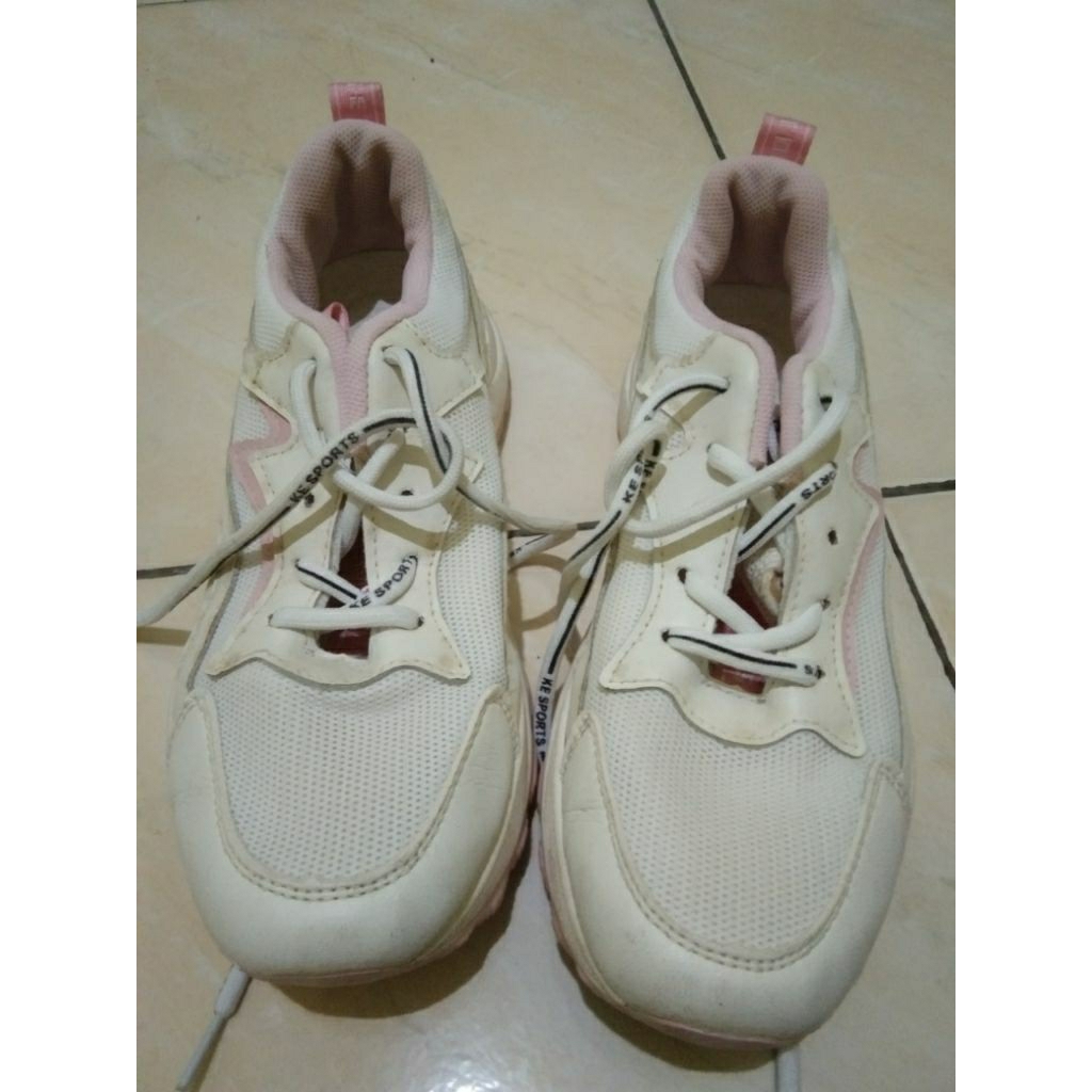 preloved sepatu ST moritz