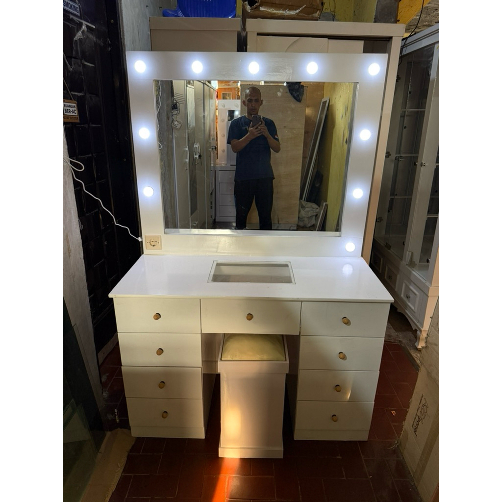Meja rias lampu laci 9 full rel ukuran 112x45x168