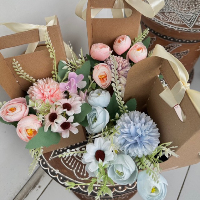 Flower Bouquet / Bouquet Box / Buket Bunga / Buket Wisuda Surabaya Ready Stock