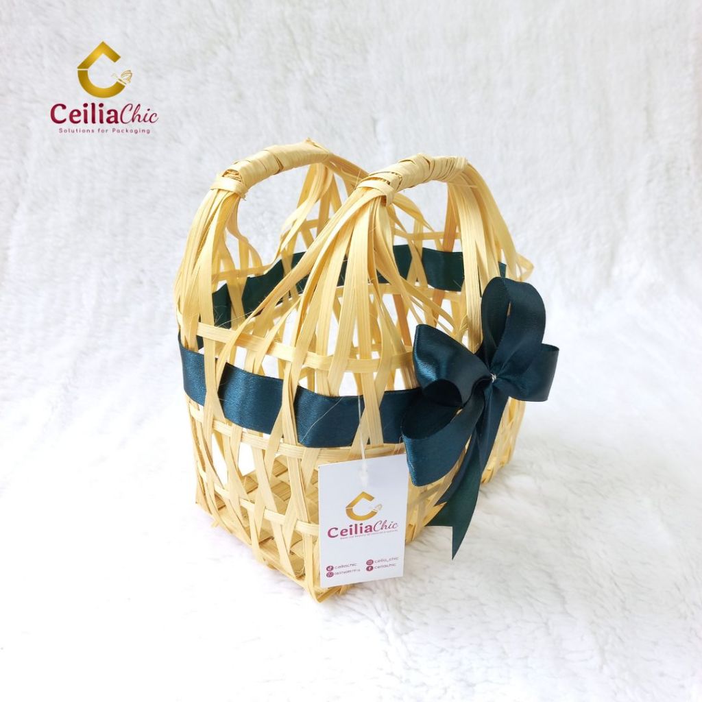 

Tas Anyaman Bambu Mini Keranjang Souvenir Packaging Hampers Parcel Kue Kering Goodiebag Ulang Tahun
