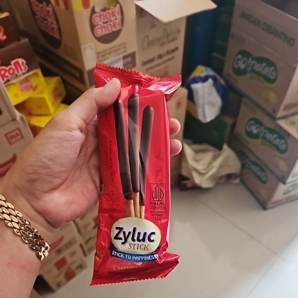 

ZYLUC STICK BISKUIT SALUT COKLAT 33 GR # BISKITOP