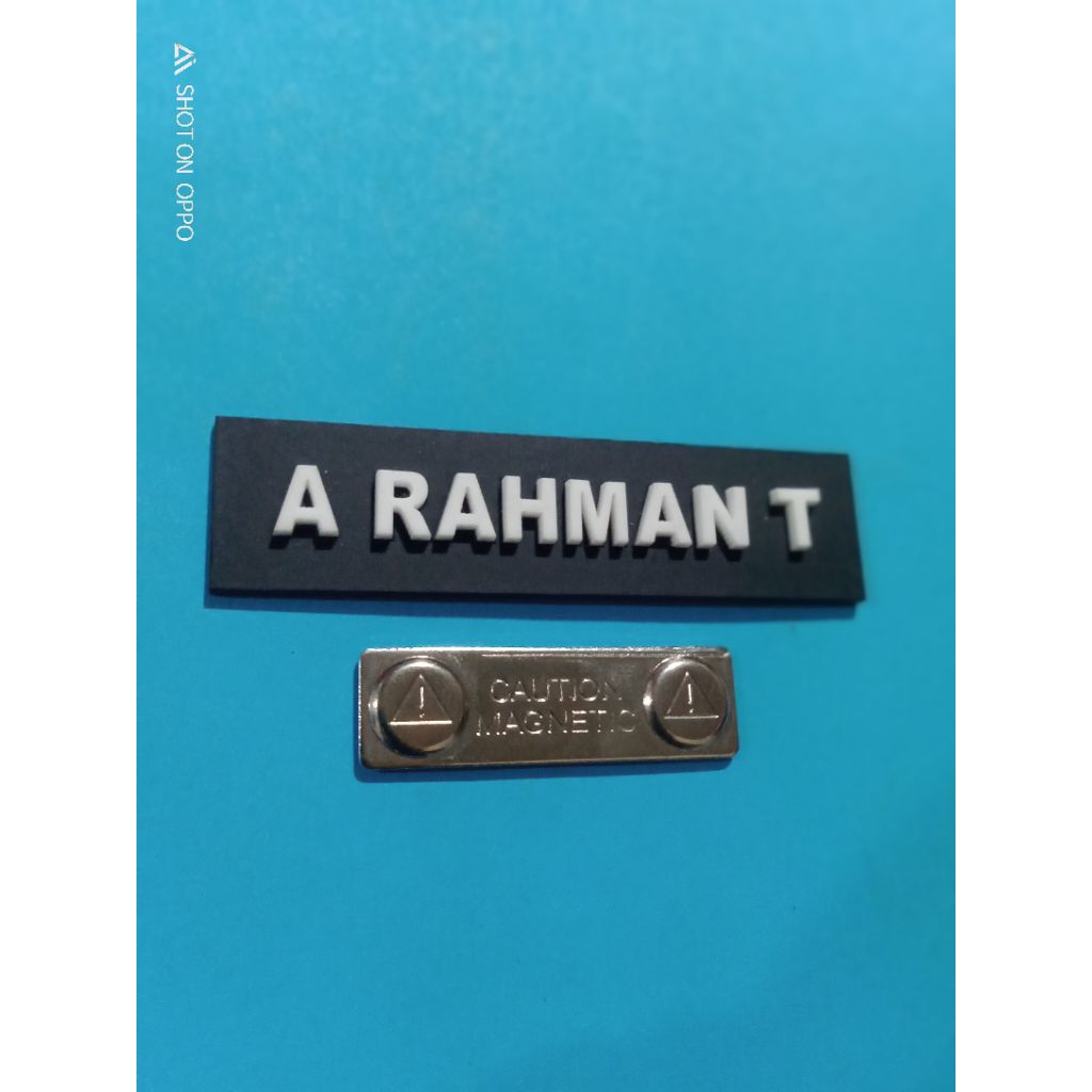 

papan nama custom paku, magnet dan peniti