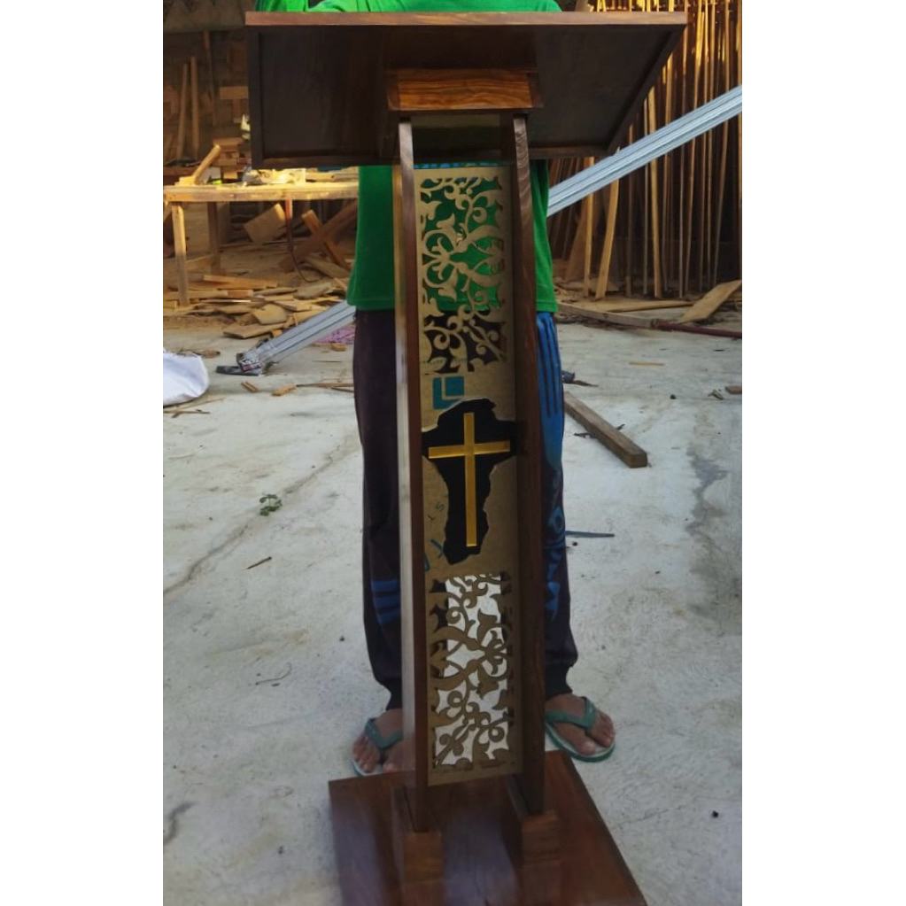 podium/mimbar dengan ornamen akrilik