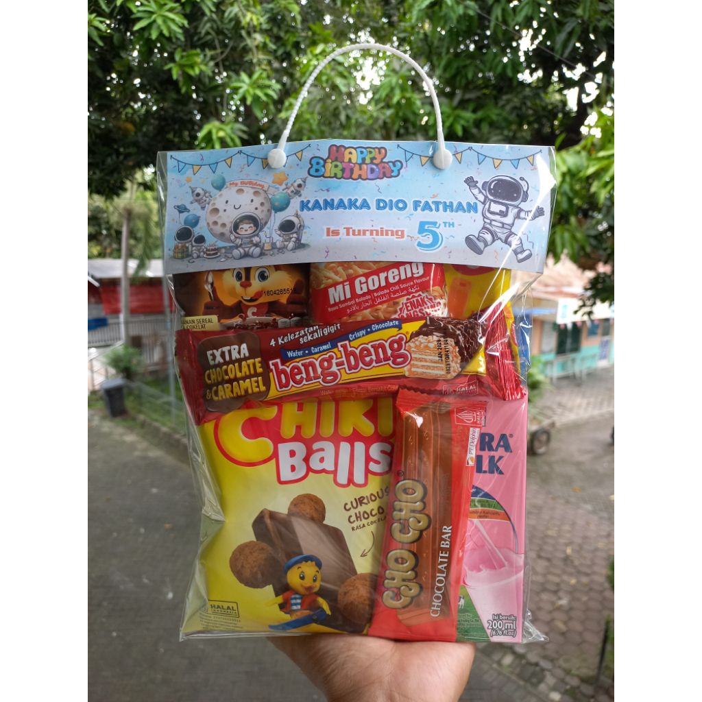 

Termurah Paket Snack Ulang Tahun Anak Free Kartu Ucapan / Bingkisan Ulang Tahun Anak / Hampers Ulang Tahun / Souvenir Ulang Tahun