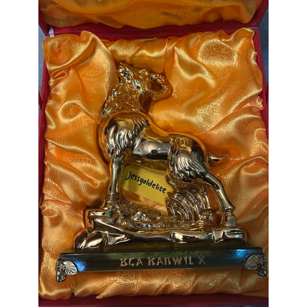 Bca patung kambing bca kanwil bca prioritas pajangan souvenir gift hadiah