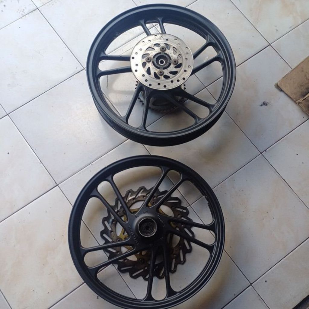 velg depan belakang honda CS 1 one original