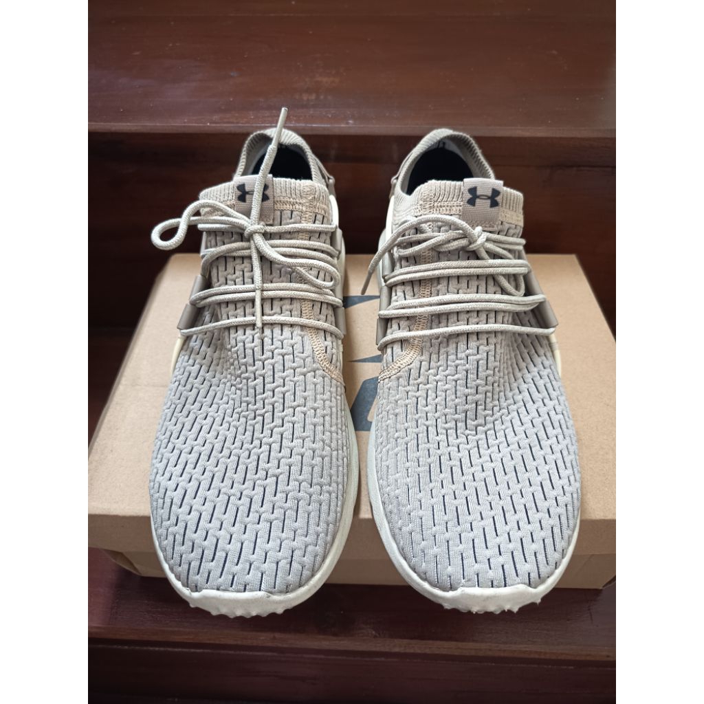 Sepatu Cowok Under Armour