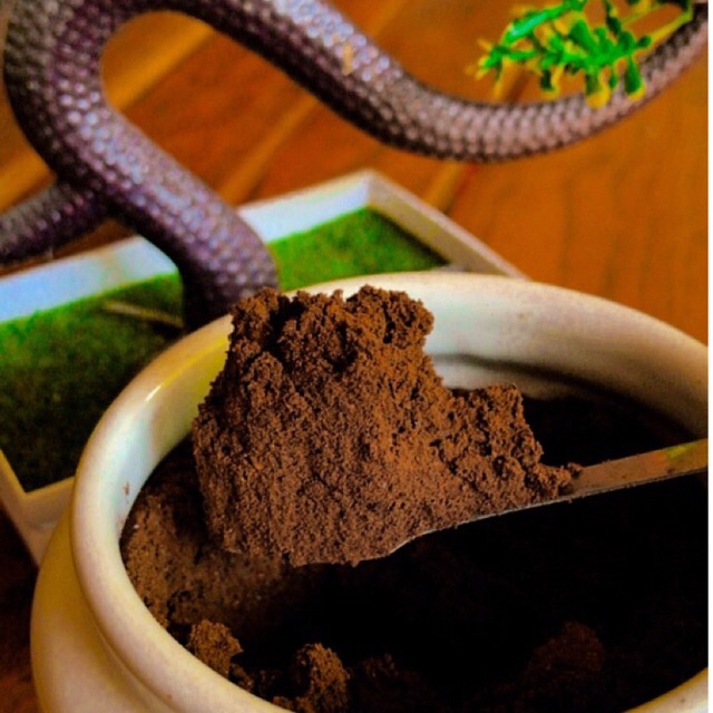 

1Kg kopi bubuk hitam aroma khas cocok untuk giras,kedai,lesehan