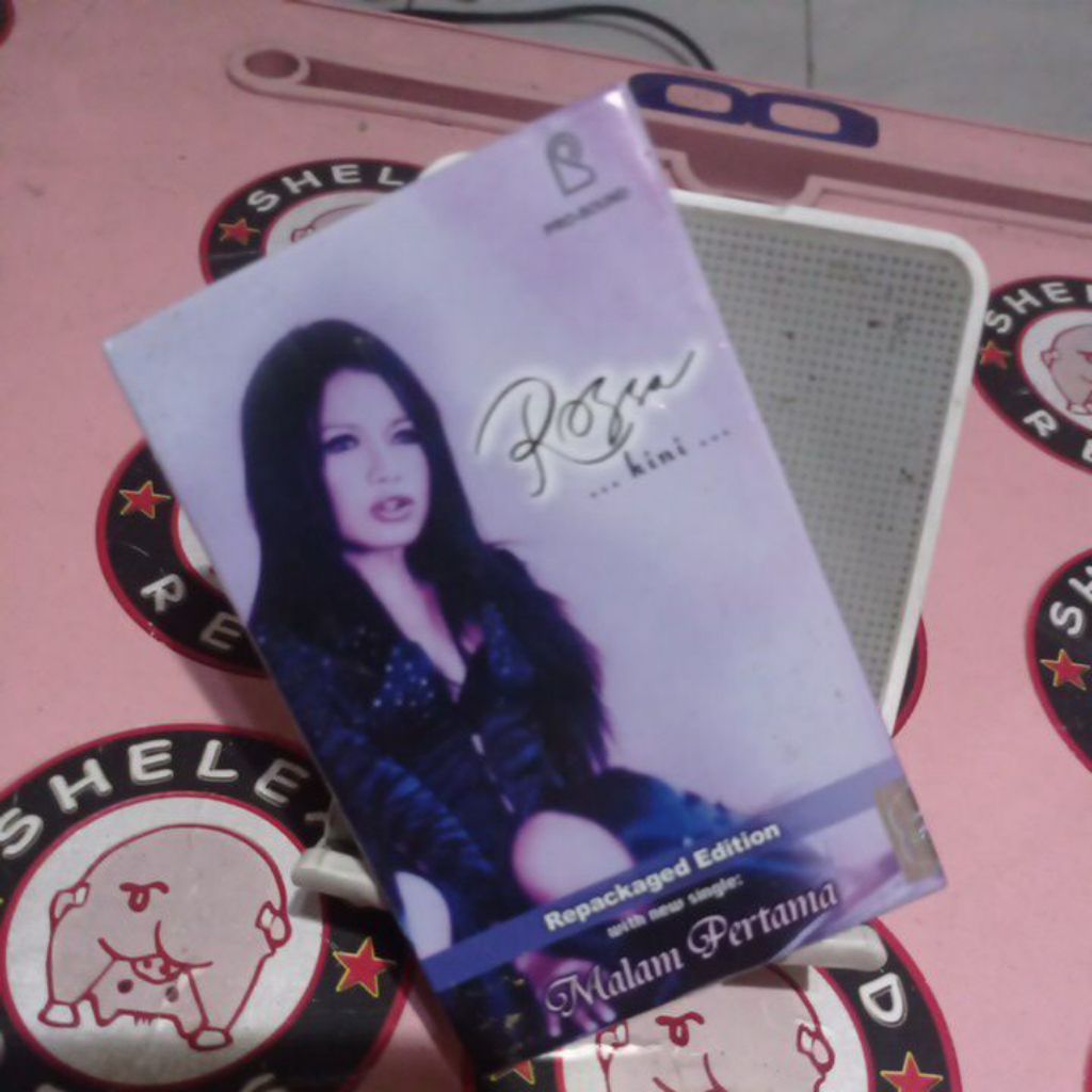Kaset Pita Rossa - ...kini... Repackaged Edition with new single : Malam Pertama