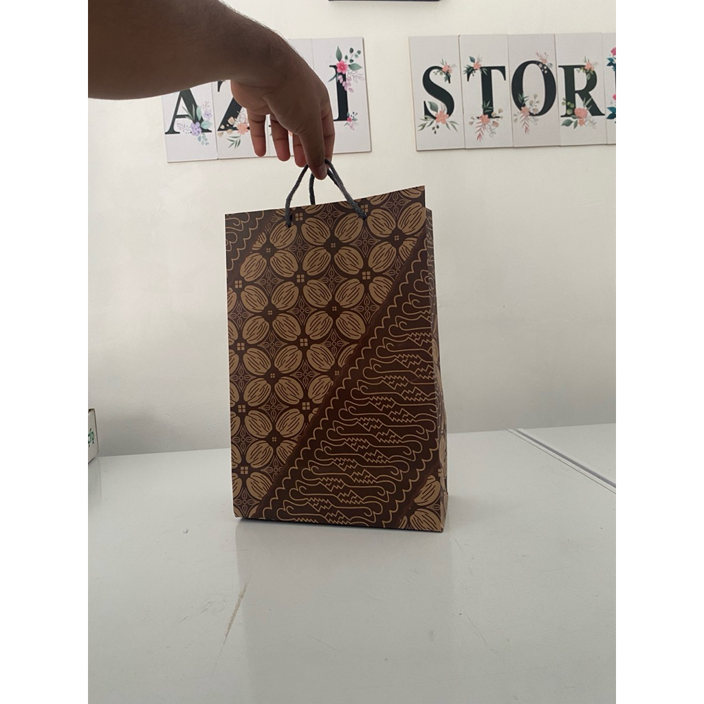 

Paperbag motif Batik size 20 x 10 x 30