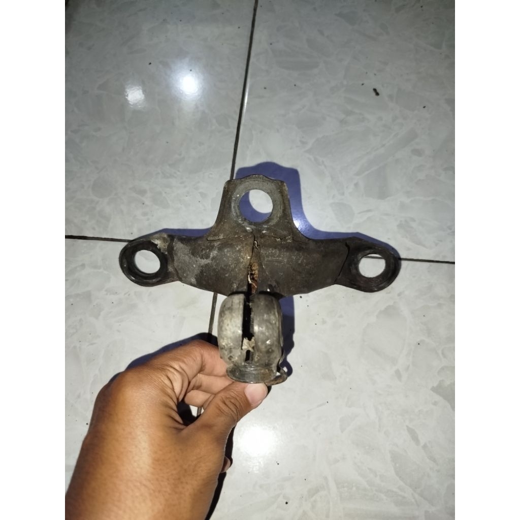 dudukan stang setir segitiga atas fizr FORCE1 vega original