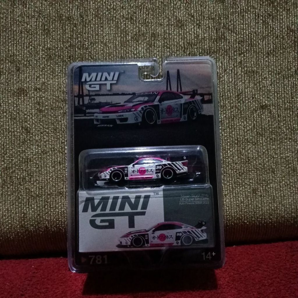 MINI GT NISSAN SILVIA S15 AUTO FINESSE PINK BLISTER
