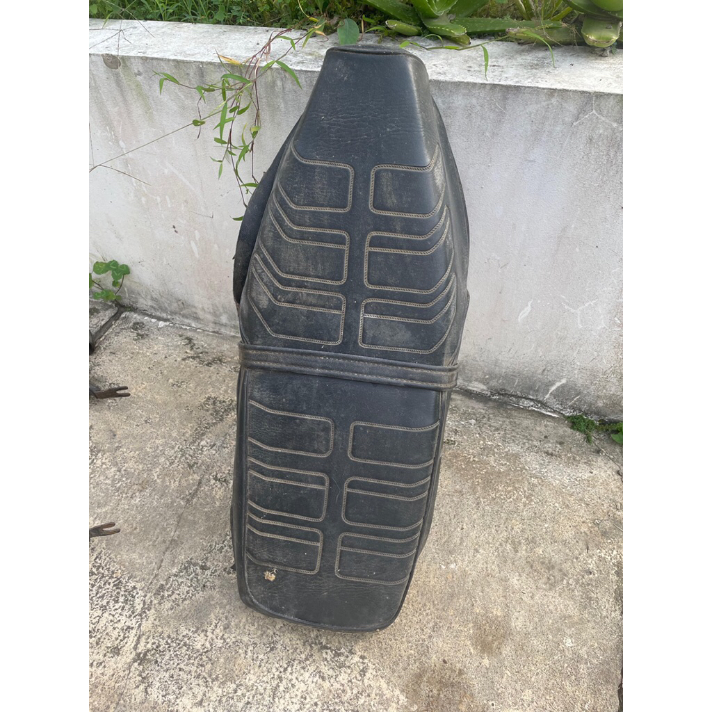Jok motor Suzuki RC100