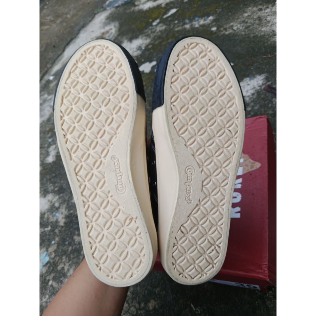 sepatu compass x kpr