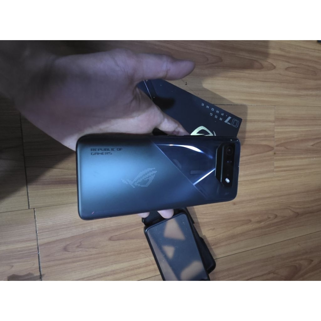 ASUS ROG Phone 7 - Hitam (Second)