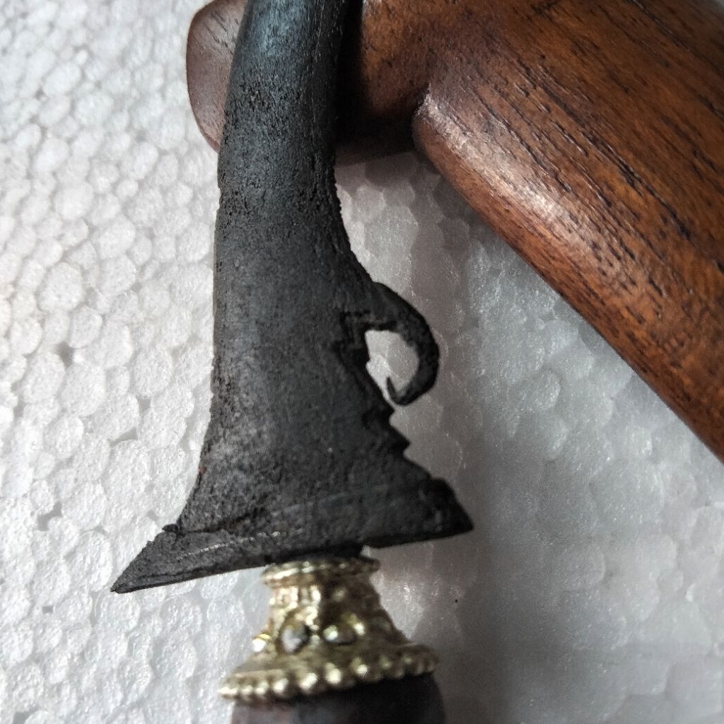keris sepuh sejengkal luk 3 jangkung pamor nyanak est tangguh cirebon awal tersedia keris kinatah se