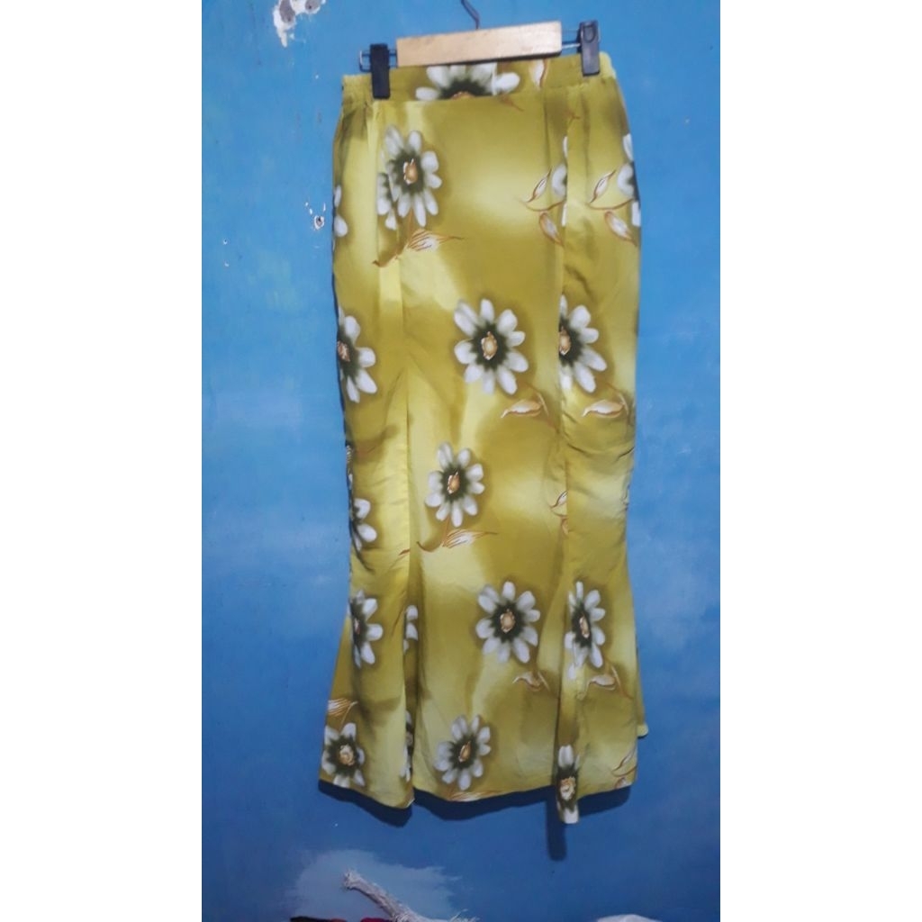 Rok Panjang Hijau Batik Untuk Brokat Bekas Preloved