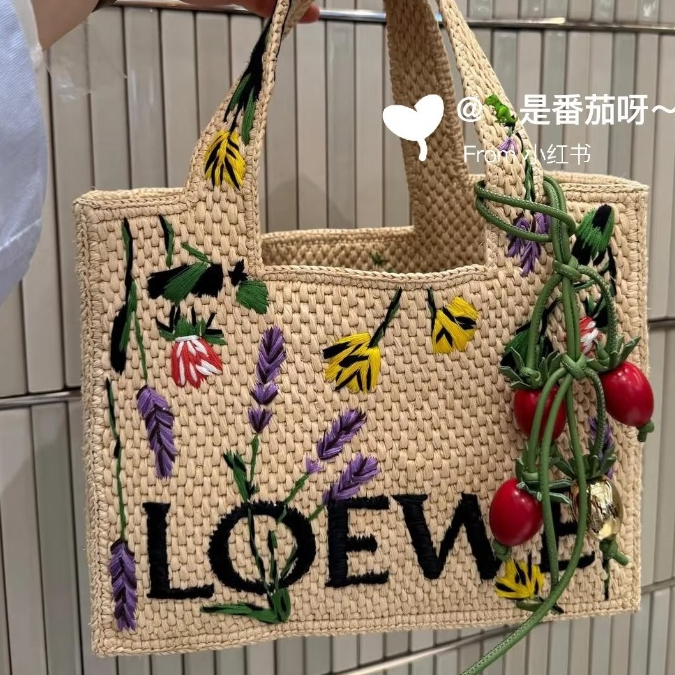 2025 musim panas LOEWE Bag Charm Gantungan Tas Premium Keychain Estetik Gantungan Kunci Unik Kekinia