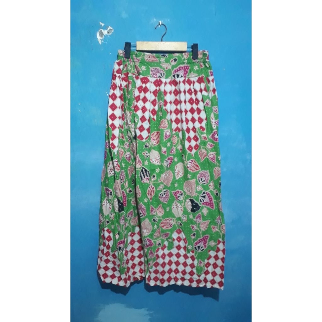 Rok Hijau Kain Batik Besar Bekas Pakaian Preloved