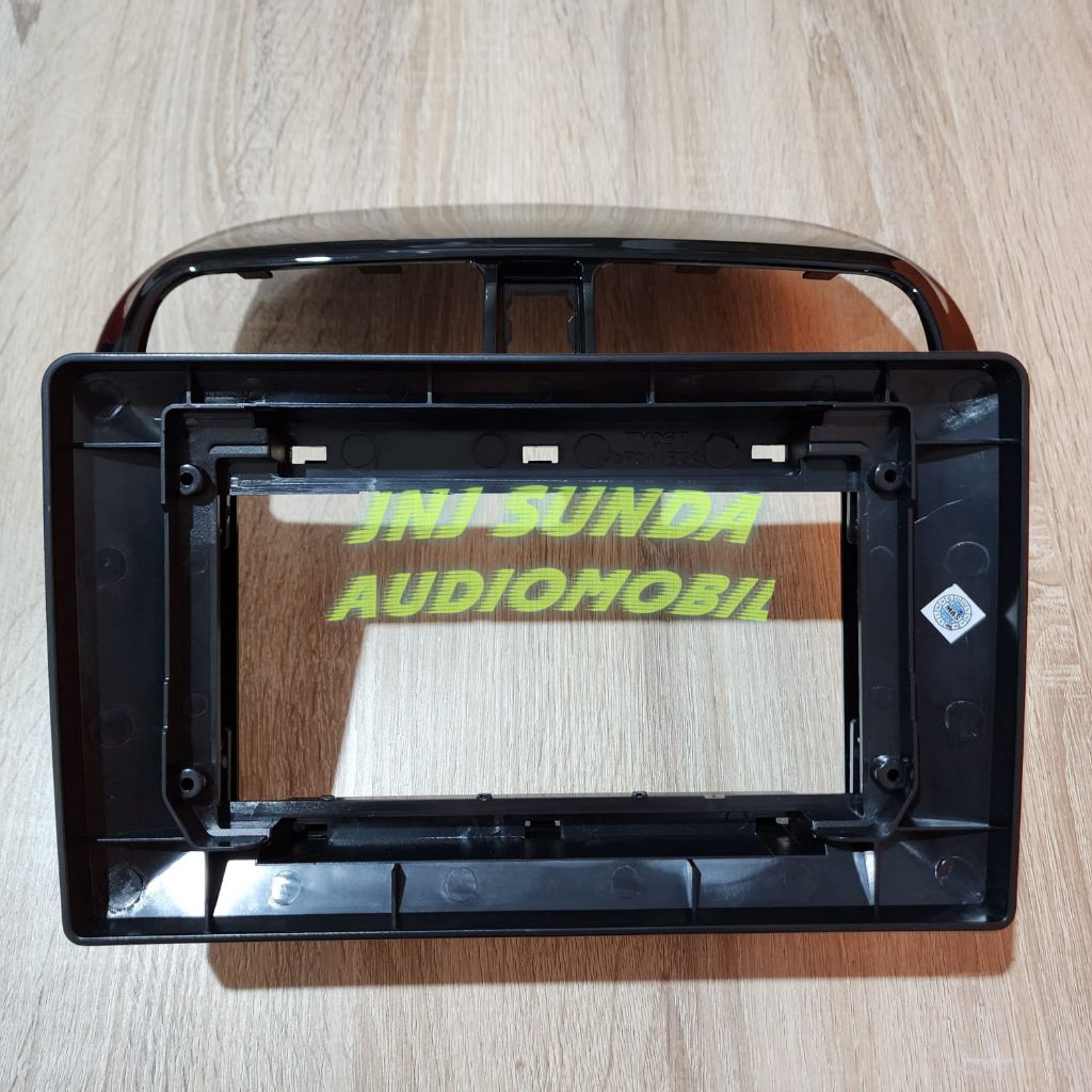 Frame tv mobil head unit android 10 inch mobil mitsubishi mirage hitam glossy