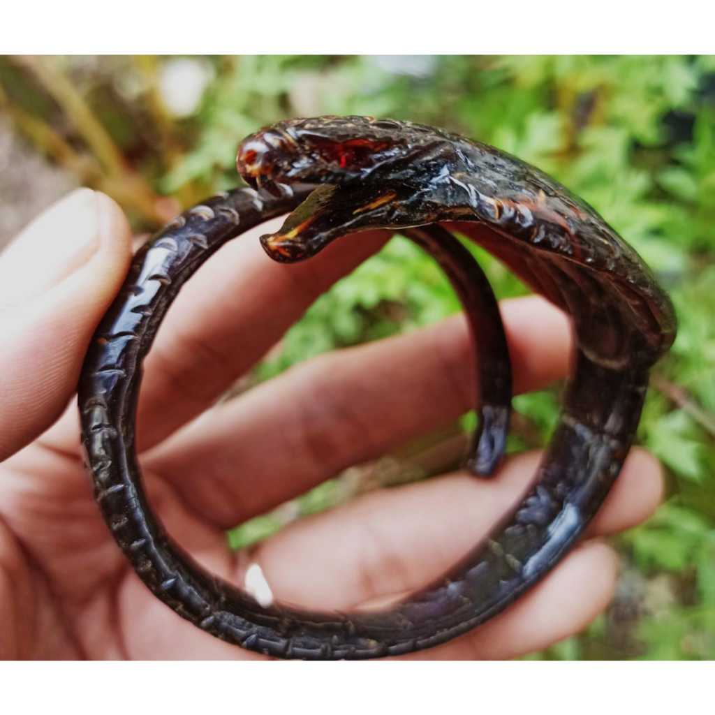 Gelang Akar Bahar Merah Ukir Ular Cobra