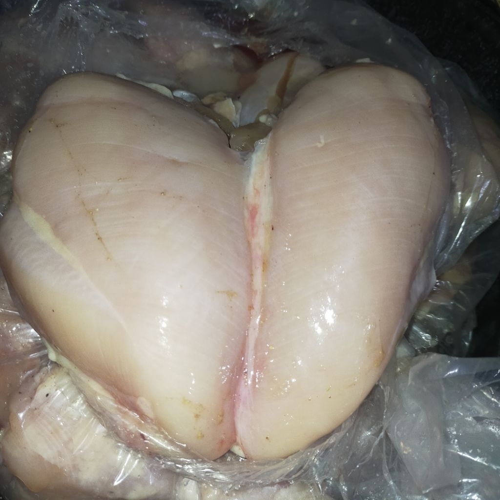 

FILLET DADA AYAM FROZEN TANPA KULIT 1KG