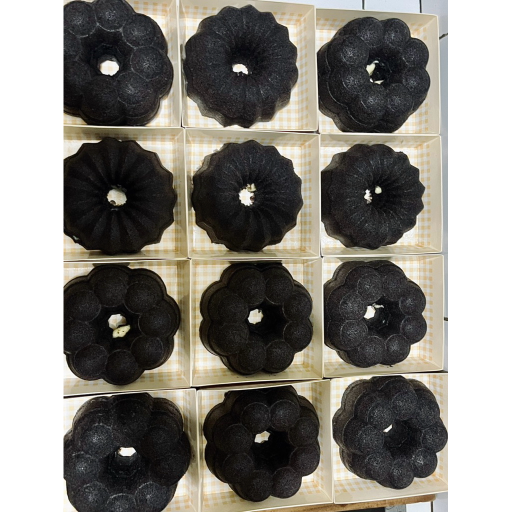 

BOLU KETAN HITAM KEJU LUMER SIZE LOYANG D13cm
