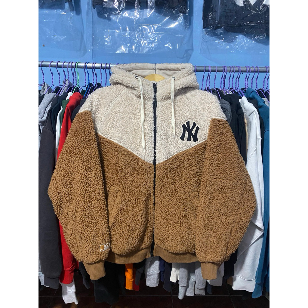MLB New York Yankees Lambs Wool Hooded Jacket