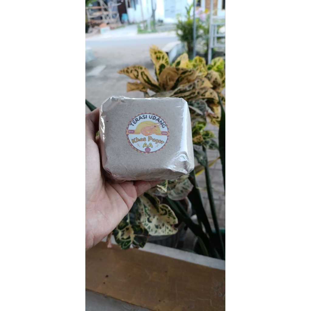 

Terasi udang khas puger kemasan 1/4.