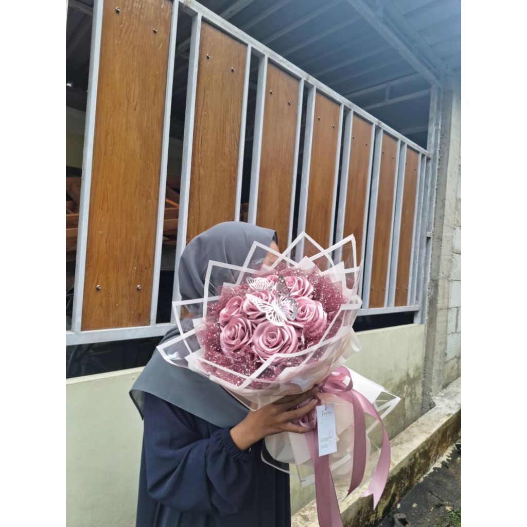 

buket pita satin 7 tangkai