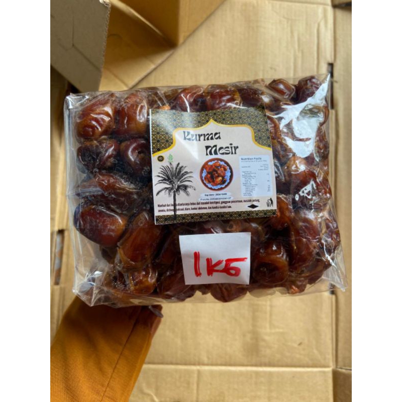 

1KG KURMA MESIR MADU 1KG EMPUK LEMBUT BESAR BESAR