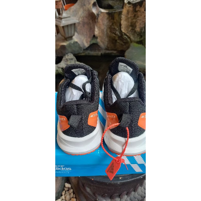Sepatu Running Adidas Terrex