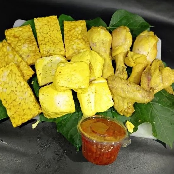 

Ayam Ungkep, Tempe , Tahu dan sambel Komplit isi 10