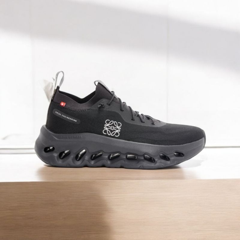 SEPATU ON CLOUD LOEWE BLACK