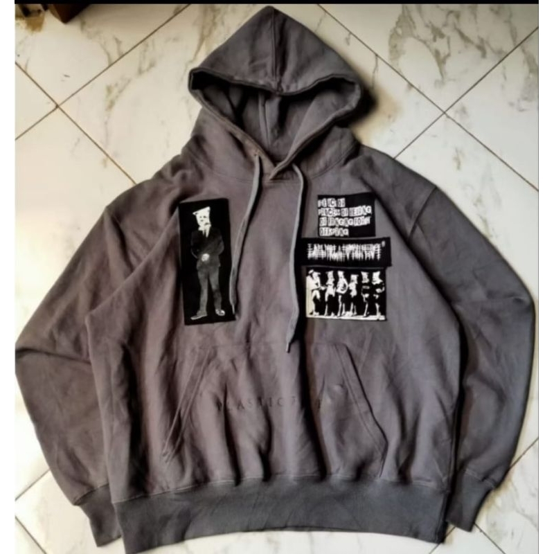 hoodie i am not a human being logo pacth