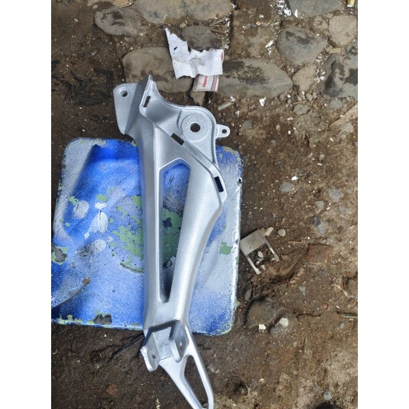 postep kiri supra 125 revo lama pijakan kaki belakang honda supra 125