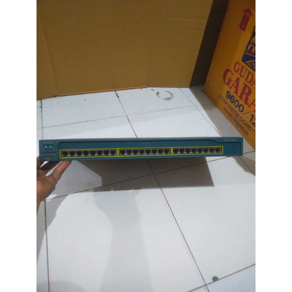 Switch Cisco Catalyst 2950 series WS-C2950-24 Normal