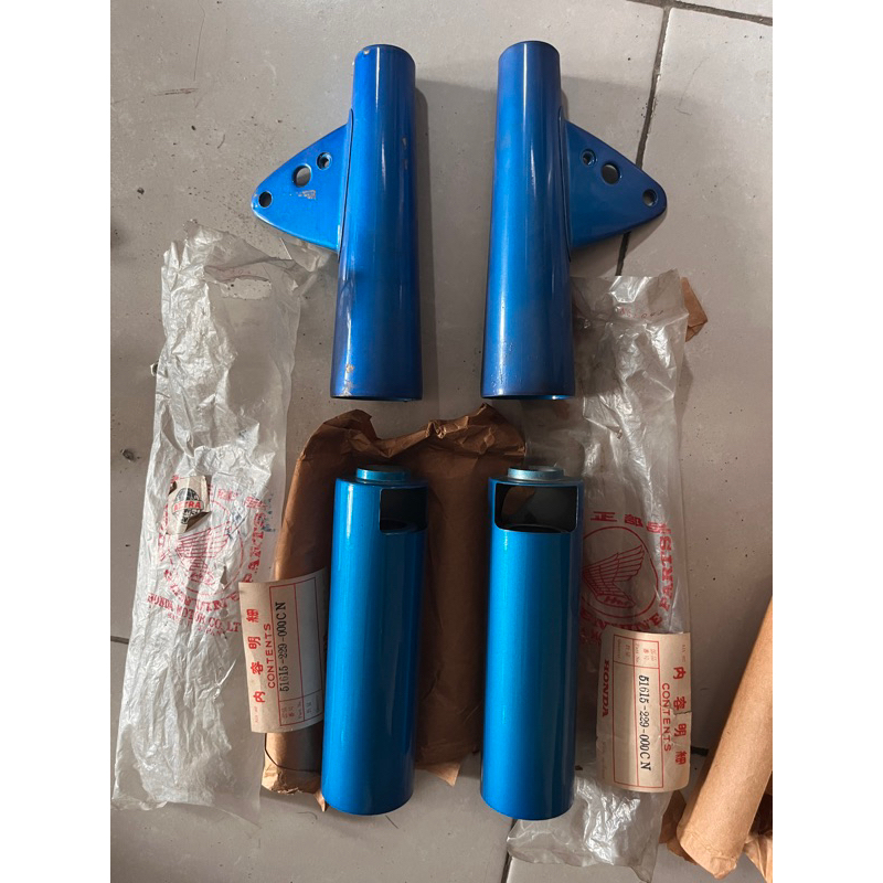 selongsong kupingan skok depan set honda s90z s110 benly Original