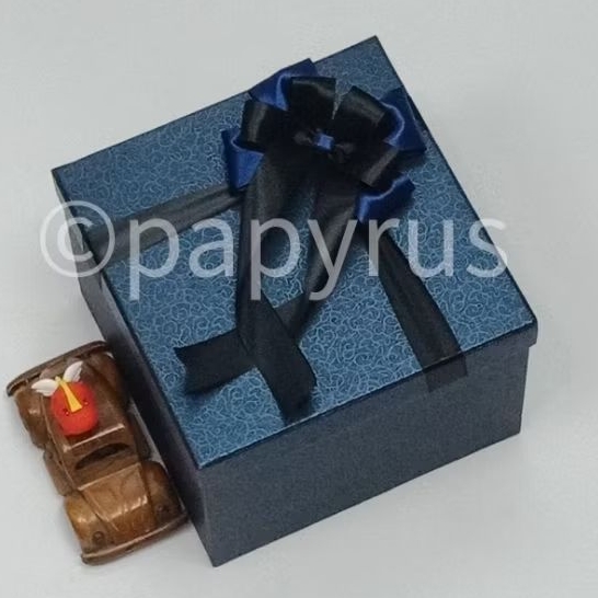 

PAPYRUS 20x20 Tinggi 15cm Kotak Kado Gift Box Hadiah V2