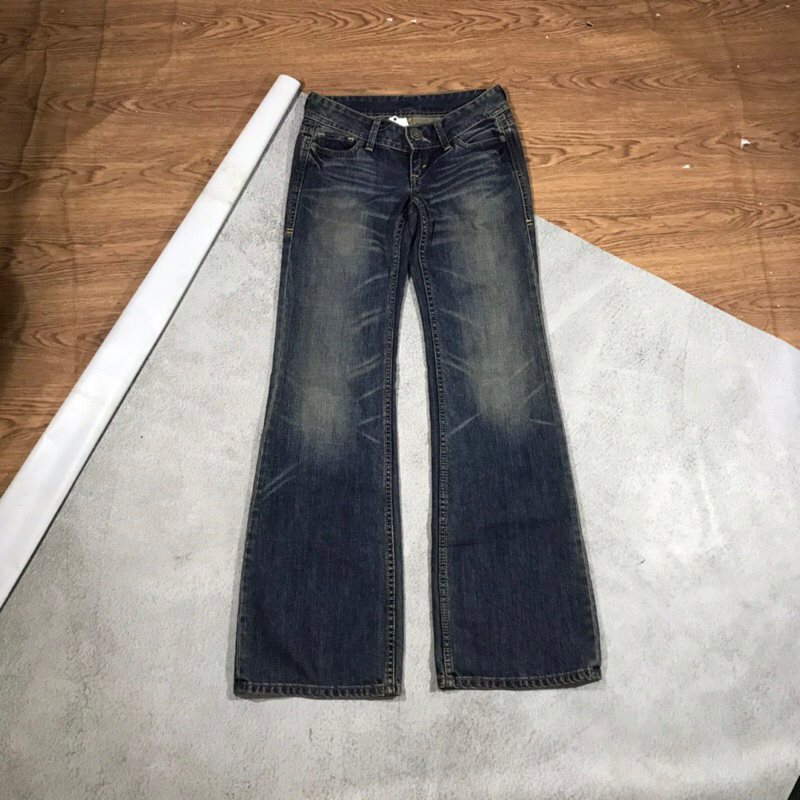 JEANS FEDDING LEVIS