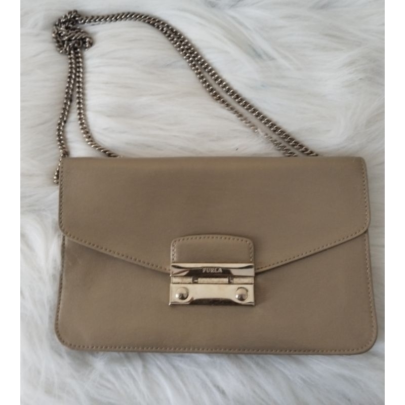 Preloved tas Furla Julia full kulit asli, pjg 25cm, tinggi 15cm, l5cm